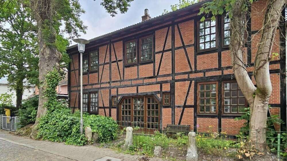 Thumbnail-Haus zum Kaufen in Cuxhaven 350.000,00 € 257.5 m²