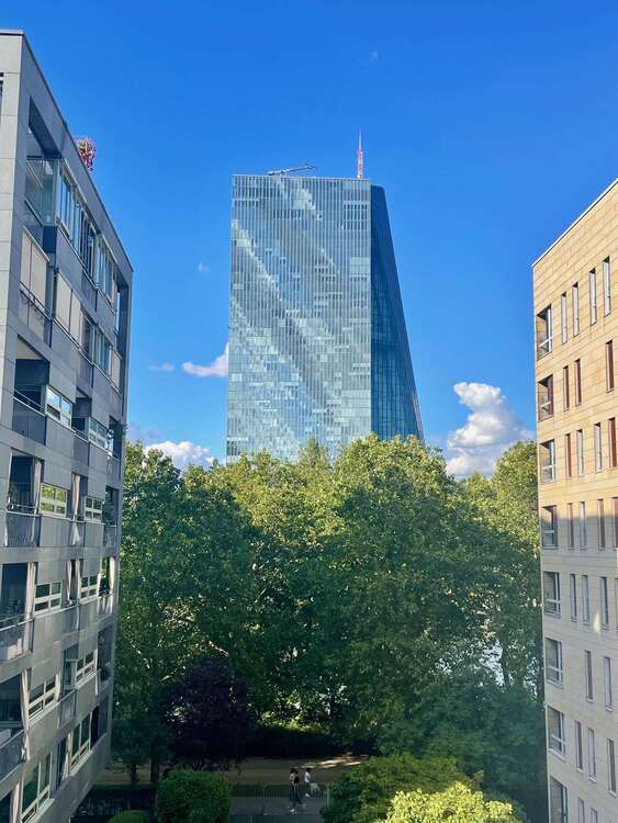 Thumbnail-Wohnung zum Kaufen in Frankfurt 990.000,00 € 107.82 m²