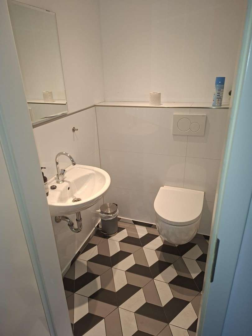 Thumbnail-Halle in Düsseldorf 750,00 € 75.78 m²