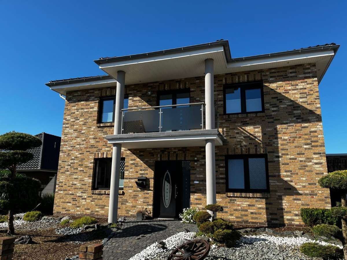 Thumbnail-Haus zum Kaufen in Zetel 699.000,00 € 195 m²