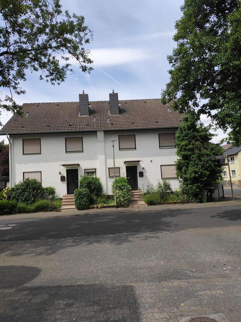 Thumbnail-Haus zum Mieten in Offenbach-Rumpenheim 2.400,00 € 250 m²