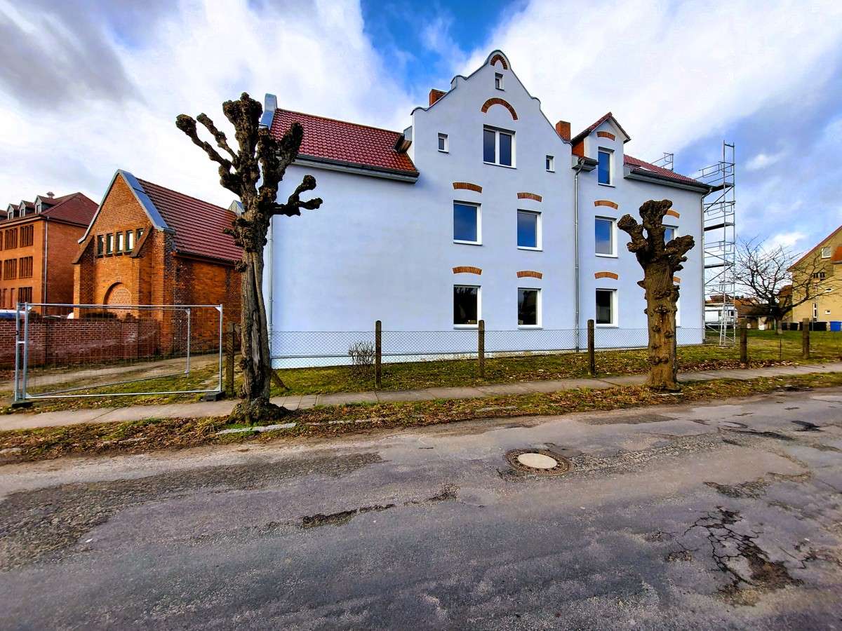 Thumbnail-Wohnung zum Mieten in Neustrelitz Strelitz Alt 967,40 € 96.74 m²