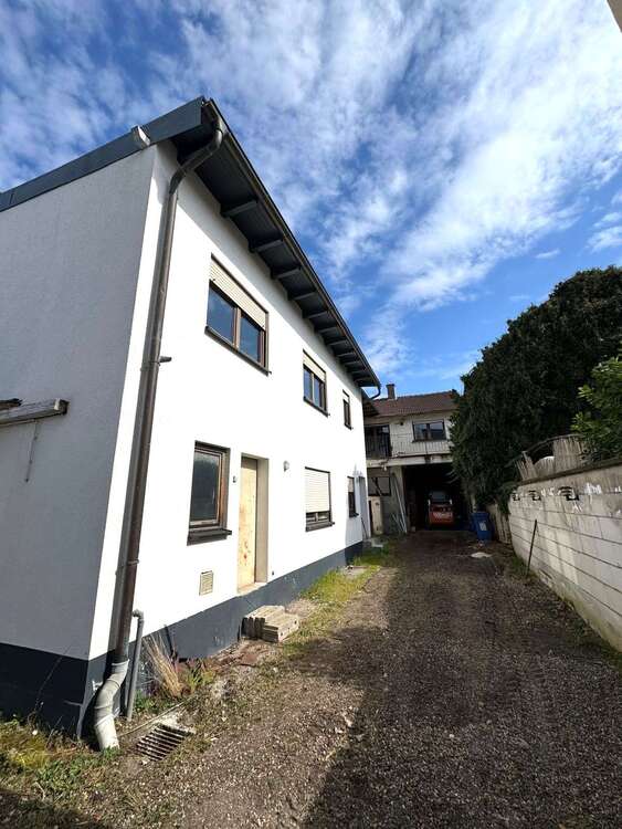 Thumbnail-Haus zum Kaufen in Oberhausen-Rheinhausen 299.000,00 € 231.42 m²