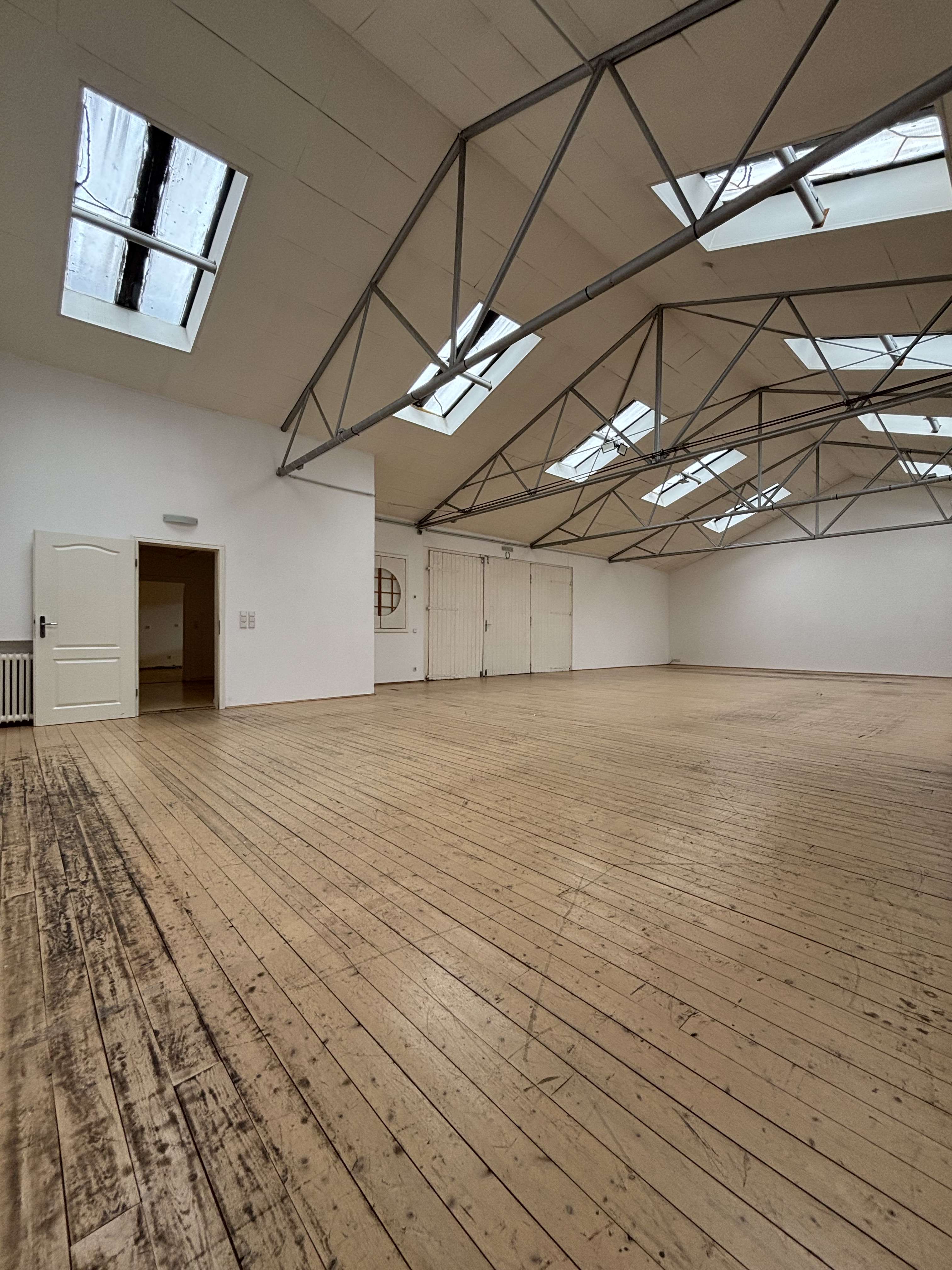 Thumbnail-Halle in Düsseldorf 1.750,00 € 190 m²