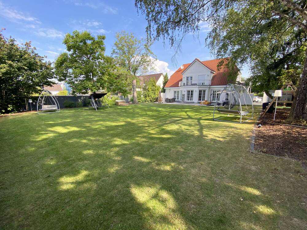 Thumbnail-Haus zum Kaufen in Schwalbach am Taunus 1.690.000,00 € 275 m²