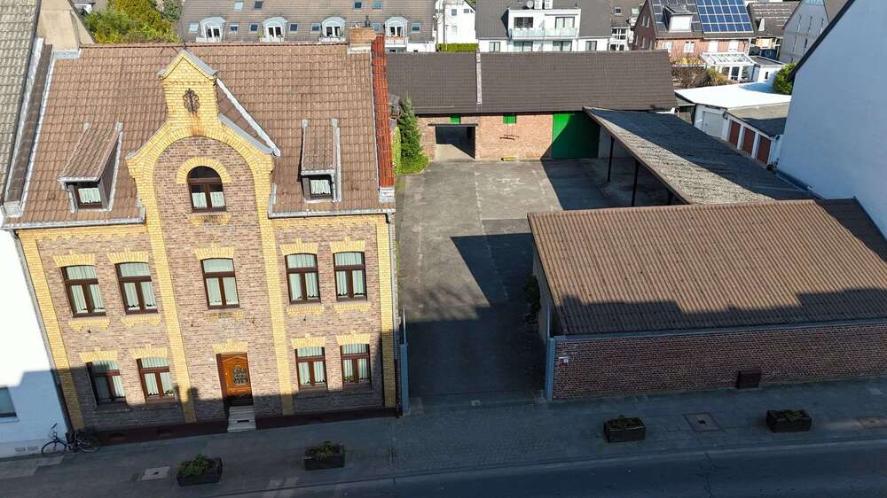 Thumbnail-Haus zum Mieten in Köln 4.800,00 € 160 m²