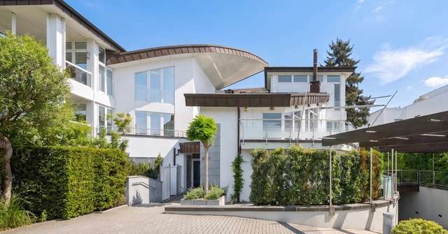Thumbnail-Wohnung zum Mieten in Düsseldorf-Niederkassel 3.580,00 € 159 m²