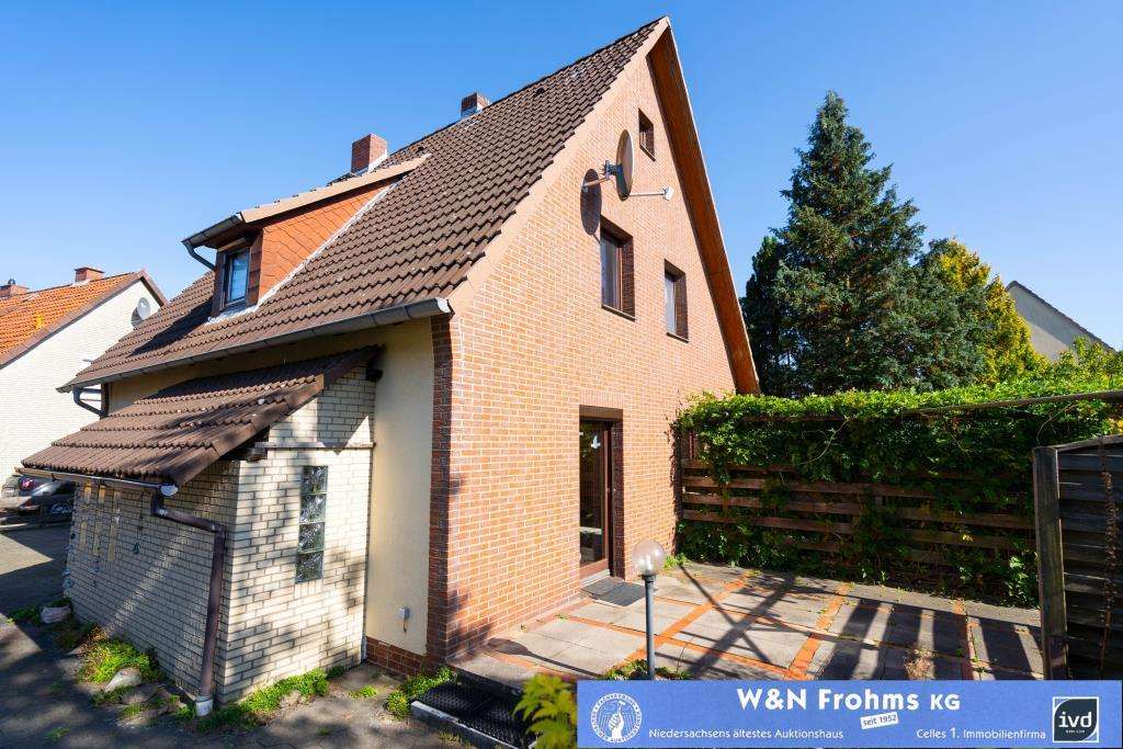 Thumbnail-Haus zum Kaufen in Celle 220.000,00 € 107 m²