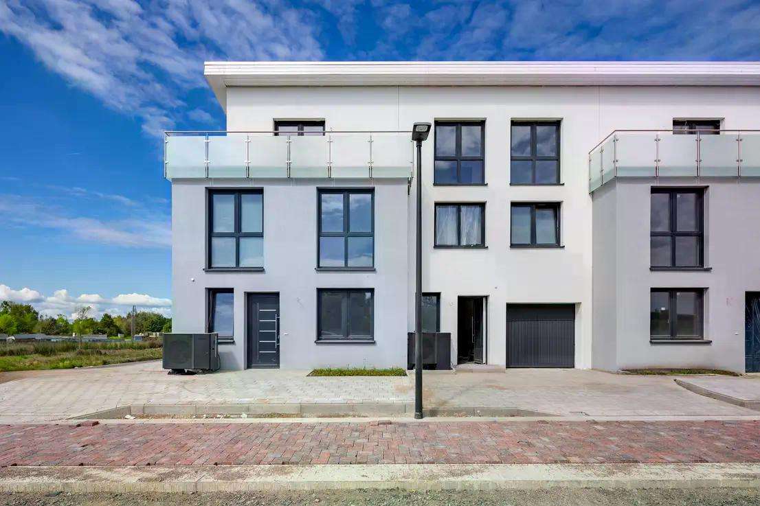 Thumbnail-Haus zum Mieten in Sarstedt 1.990,00 € 188.36 m²