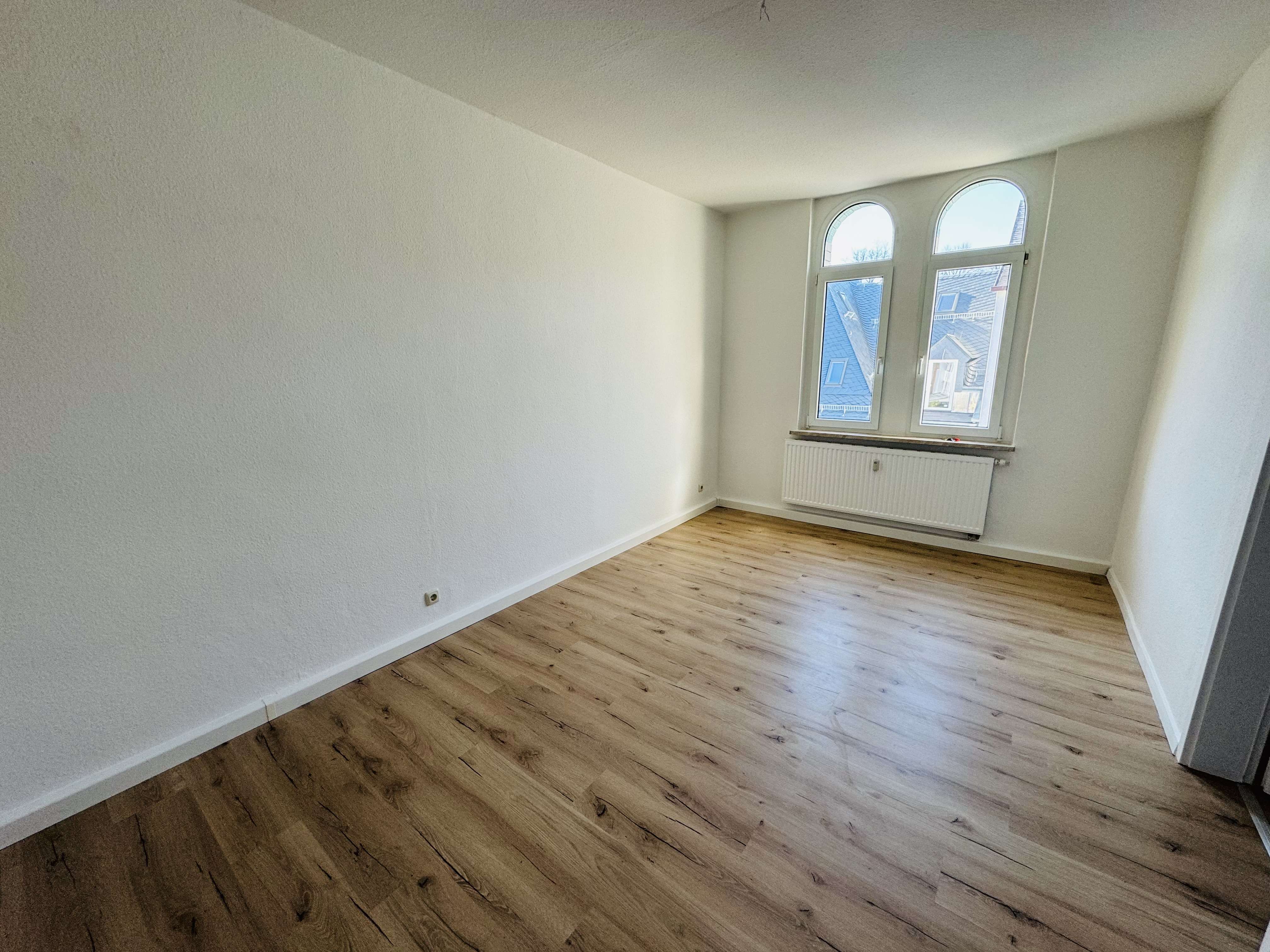 Thumbnail-Wohnung zum Mieten in Limbach-Oberfrohna 325,00 € 59.24 m²