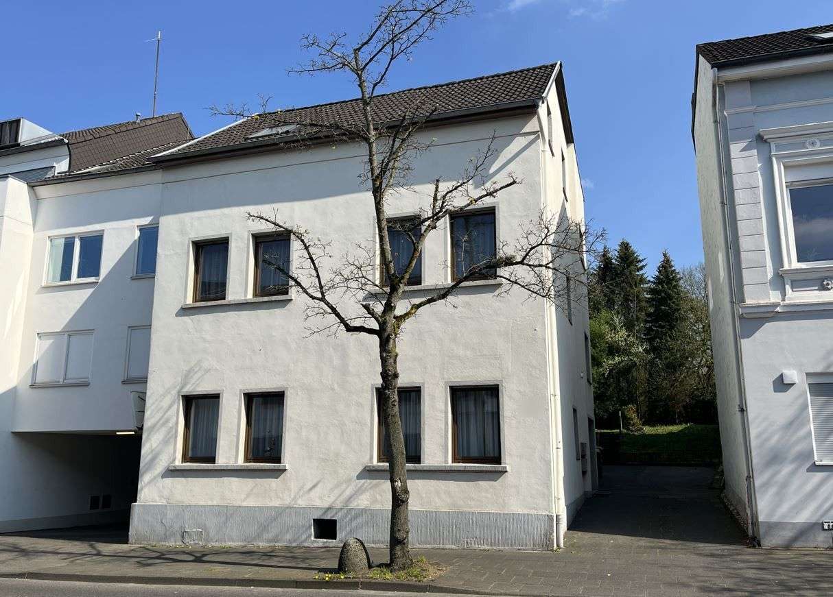 Thumbnail-Haus zum Kaufen in Bad Honnef 350.000,00 € 195 m²