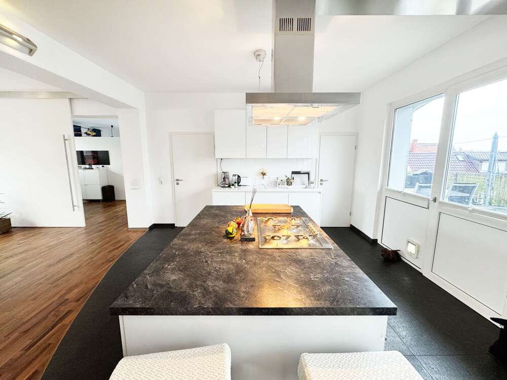 Thumbnail-Wohnung zum Kaufen in Stuttgart 1.039.000,00 € 188 m²