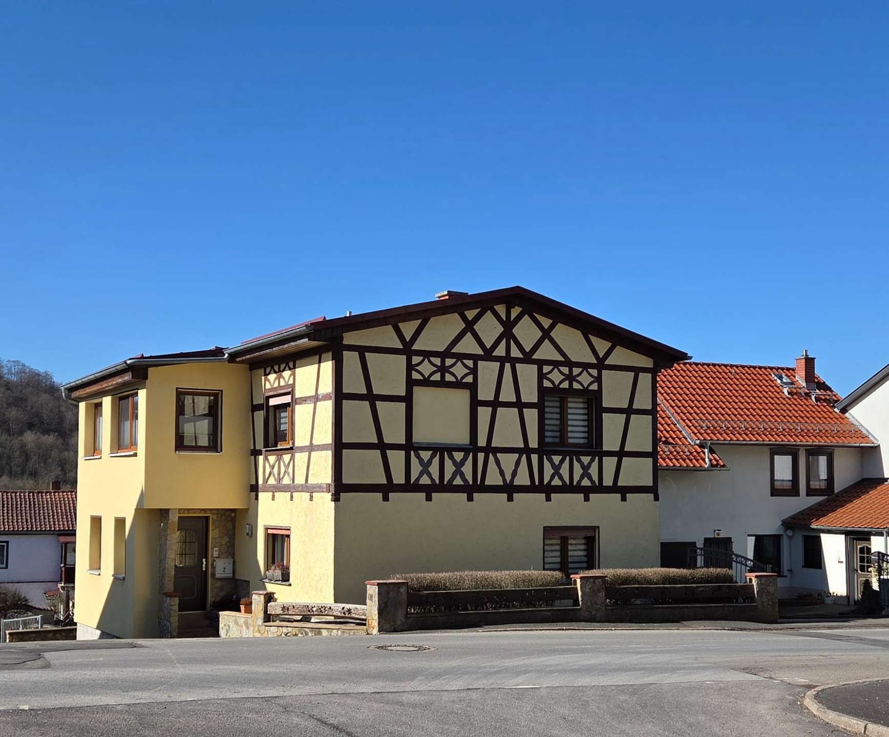Thumbnail-Haus zum Kaufen in Henneberg 160.000,00 € 142 m²
