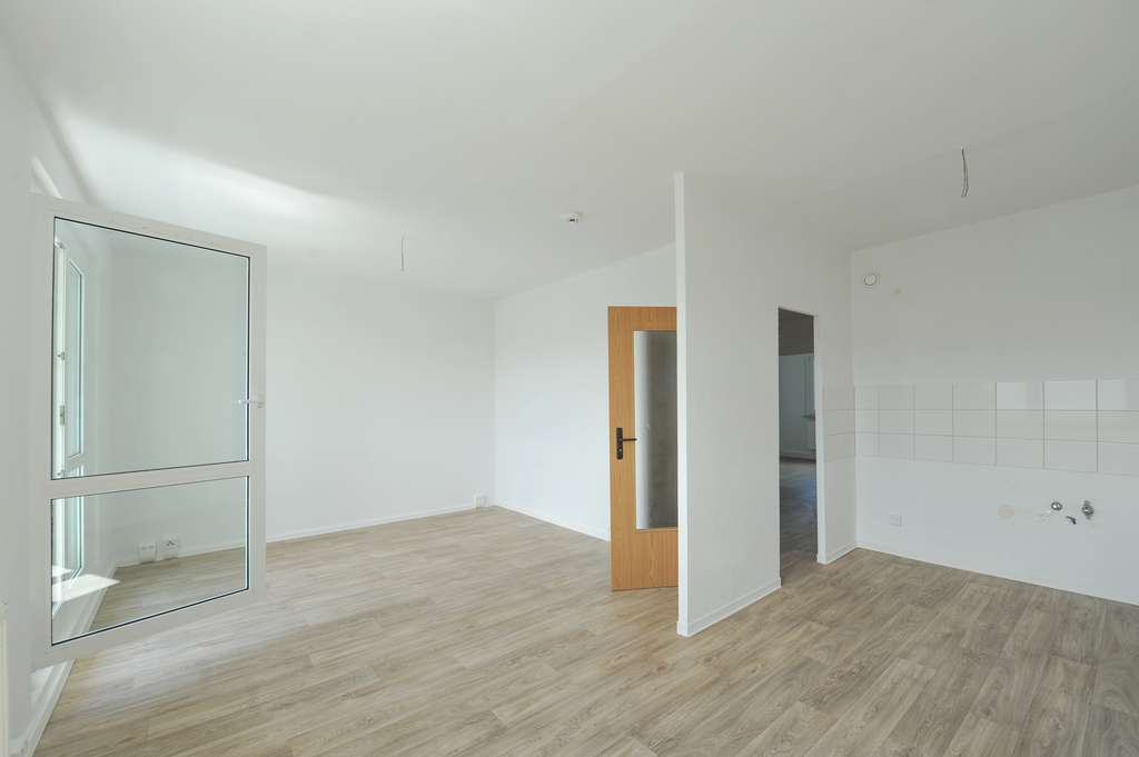 Thumbnail-Wohnung zum Mieten in Halle 345,00 € 56.98 m²