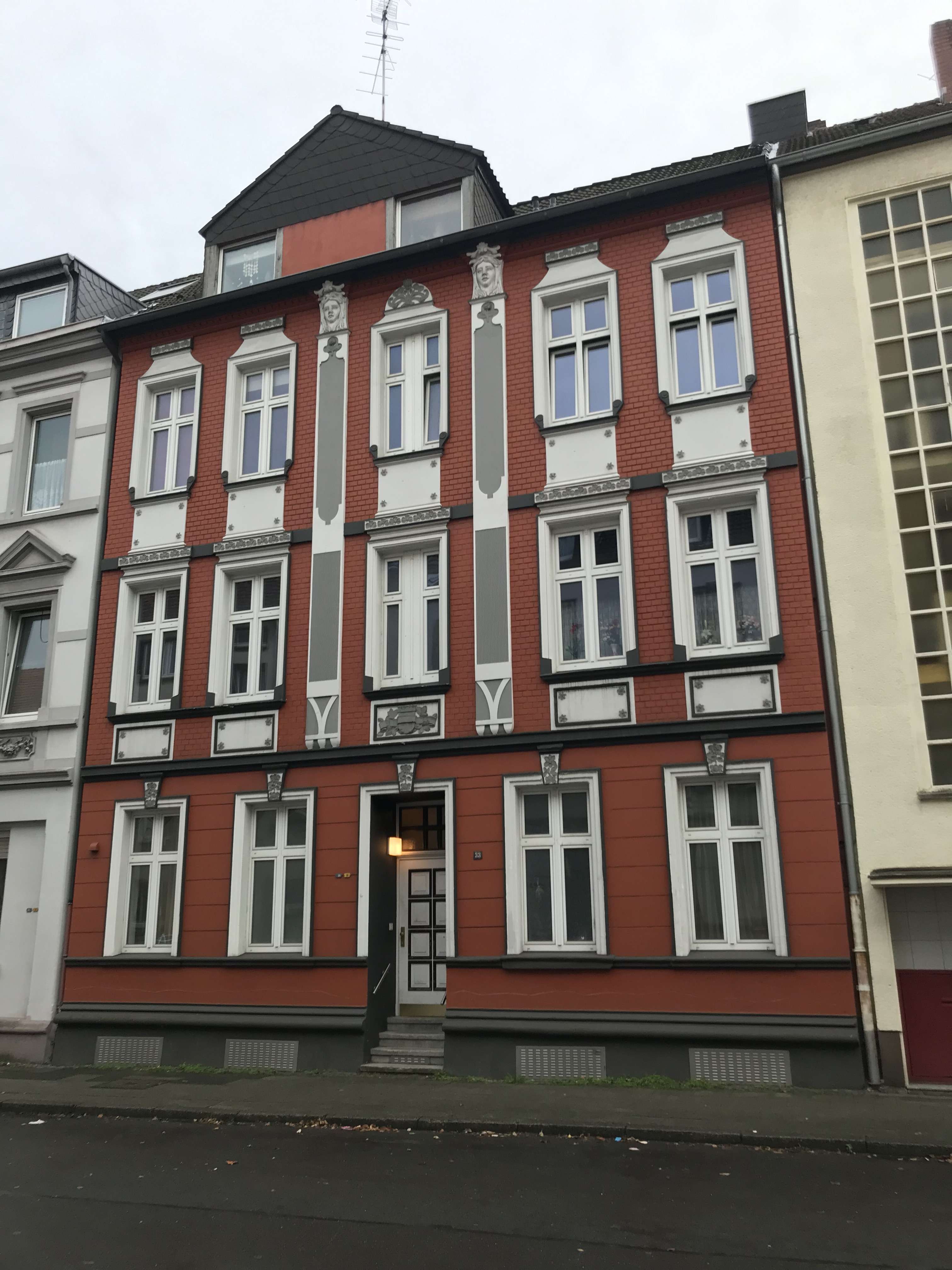 Thumbnail-Haus zum Kaufen in Essen 475.500,00 € 367.04 m²