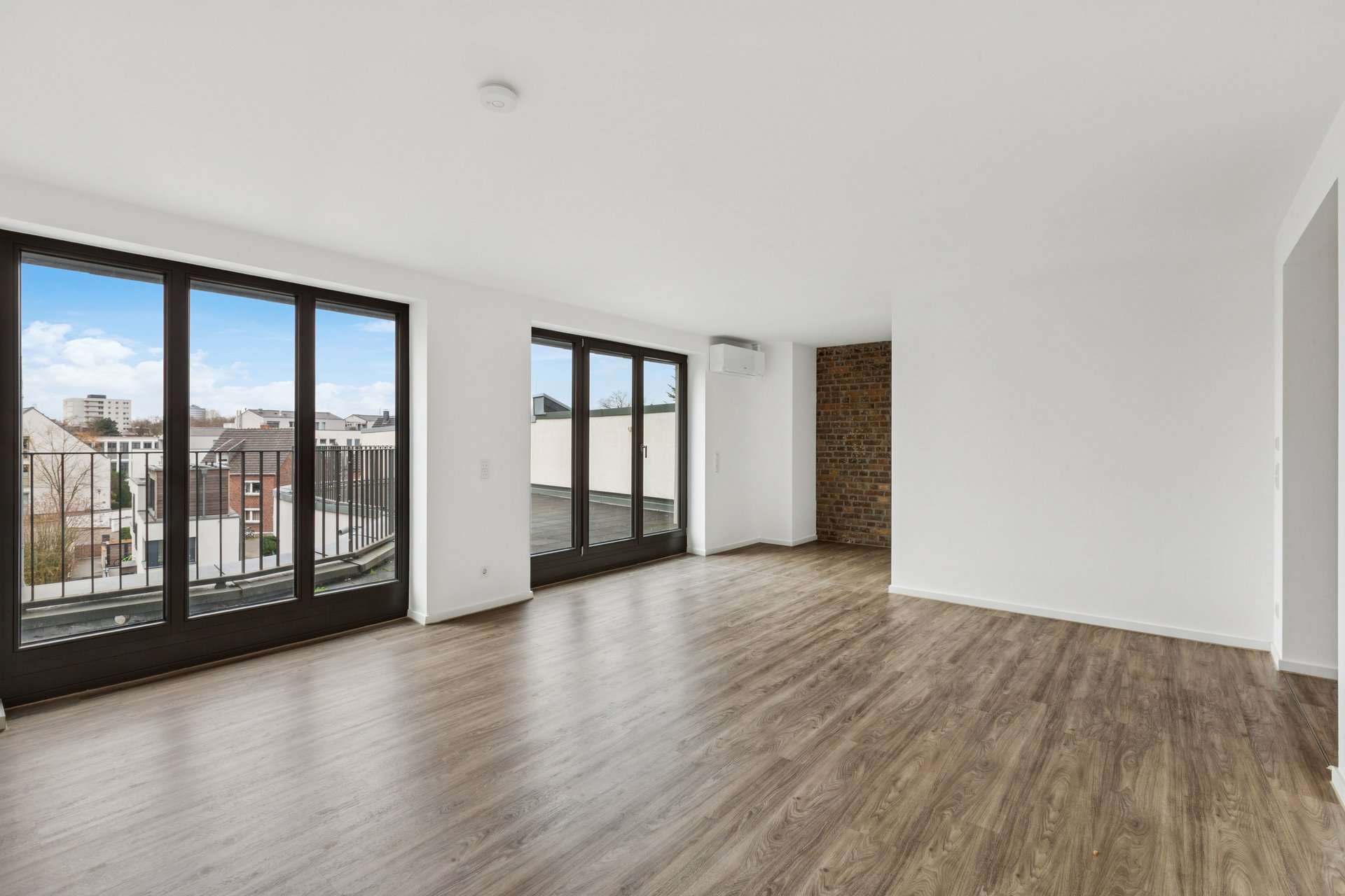 Thumbnail-Wohnung zum Mieten in Düsseldorf - Niederkassel 2.500,00 € 139 m²