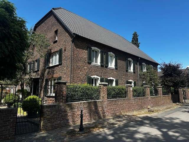 Thumbnail-Wohnung zum Mieten in Duisburg Friemersheim 2.000,00 € 211 m²
