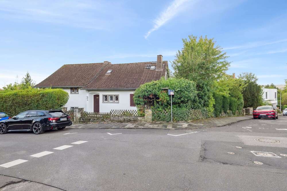 Thumbnail-Haus zum Mieten in Hofheim 2.950,00 € 181.84 m²