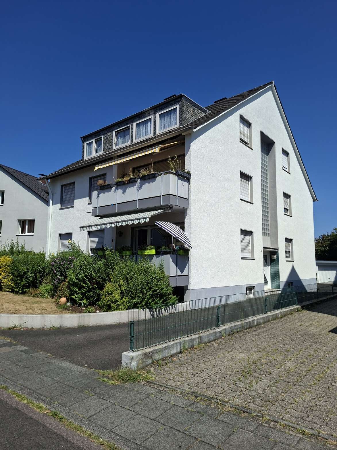 Thumbnail-Haus zum Kaufen in Bergisch Gladbach-Refrath 1.180.000,00 € 381 m²