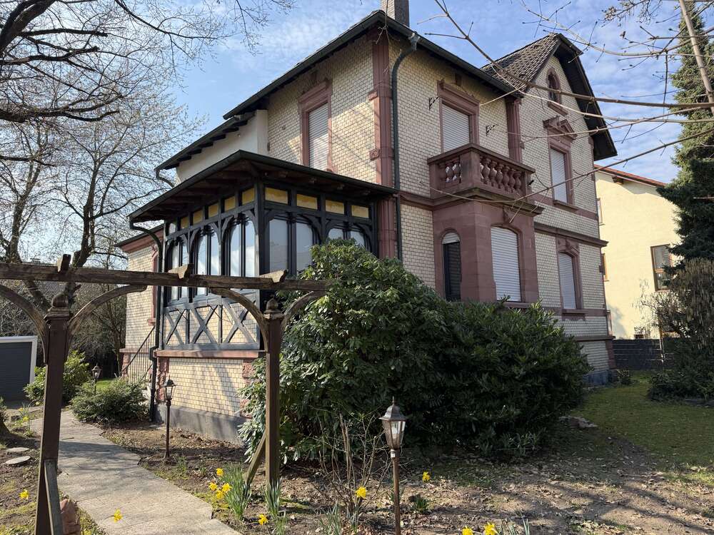 Thumbnail-Haus zum Mieten in Aschaffenburg - Damm 2.800,00 € 225 m²
