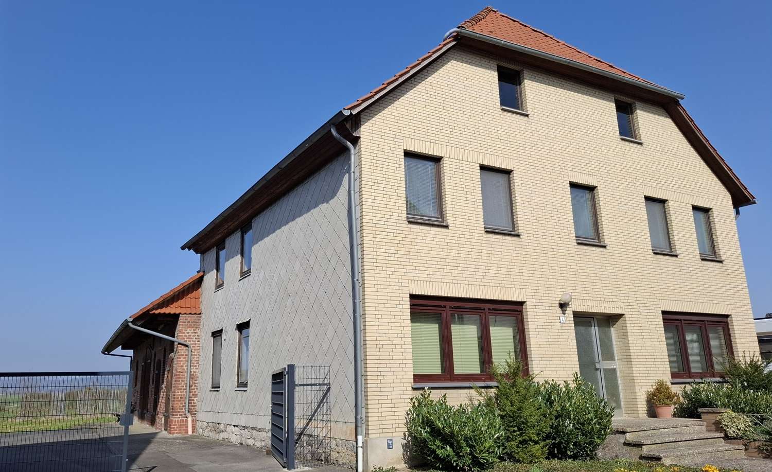 Thumbnail-Haus zum Kaufen in Emmerthal Hajen 169.000,00 € 188 m²