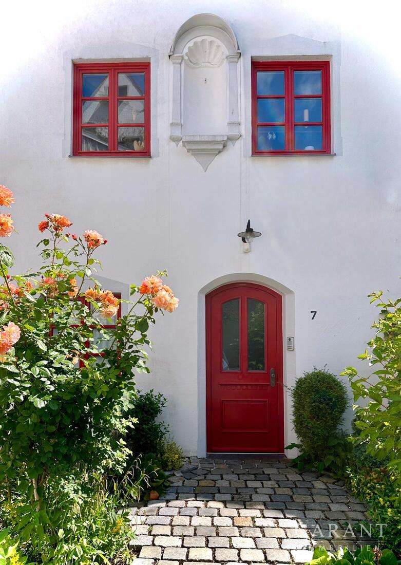 Thumbnail-Haus zum Kaufen in Augsburg 1.850.000,00 € 247 m²