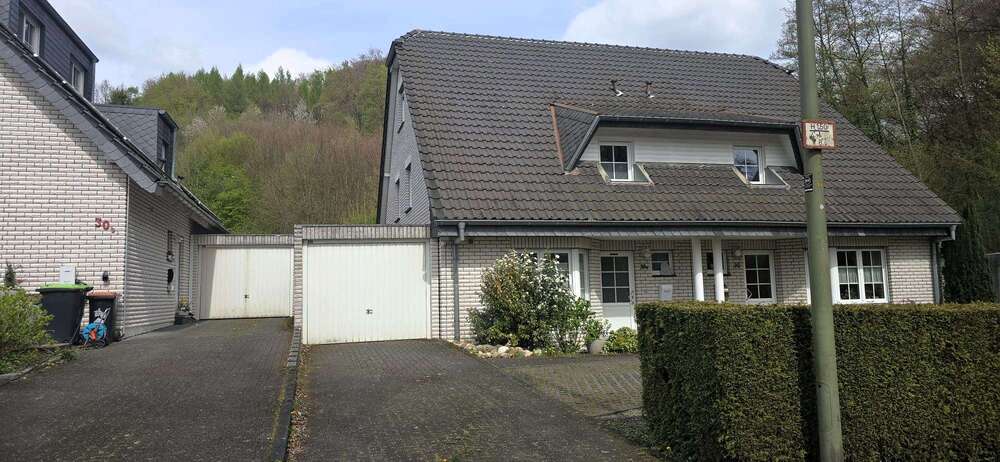 Thumbnail-Haus zum Mieten in Odenthal 2.430,00 € 163 m²