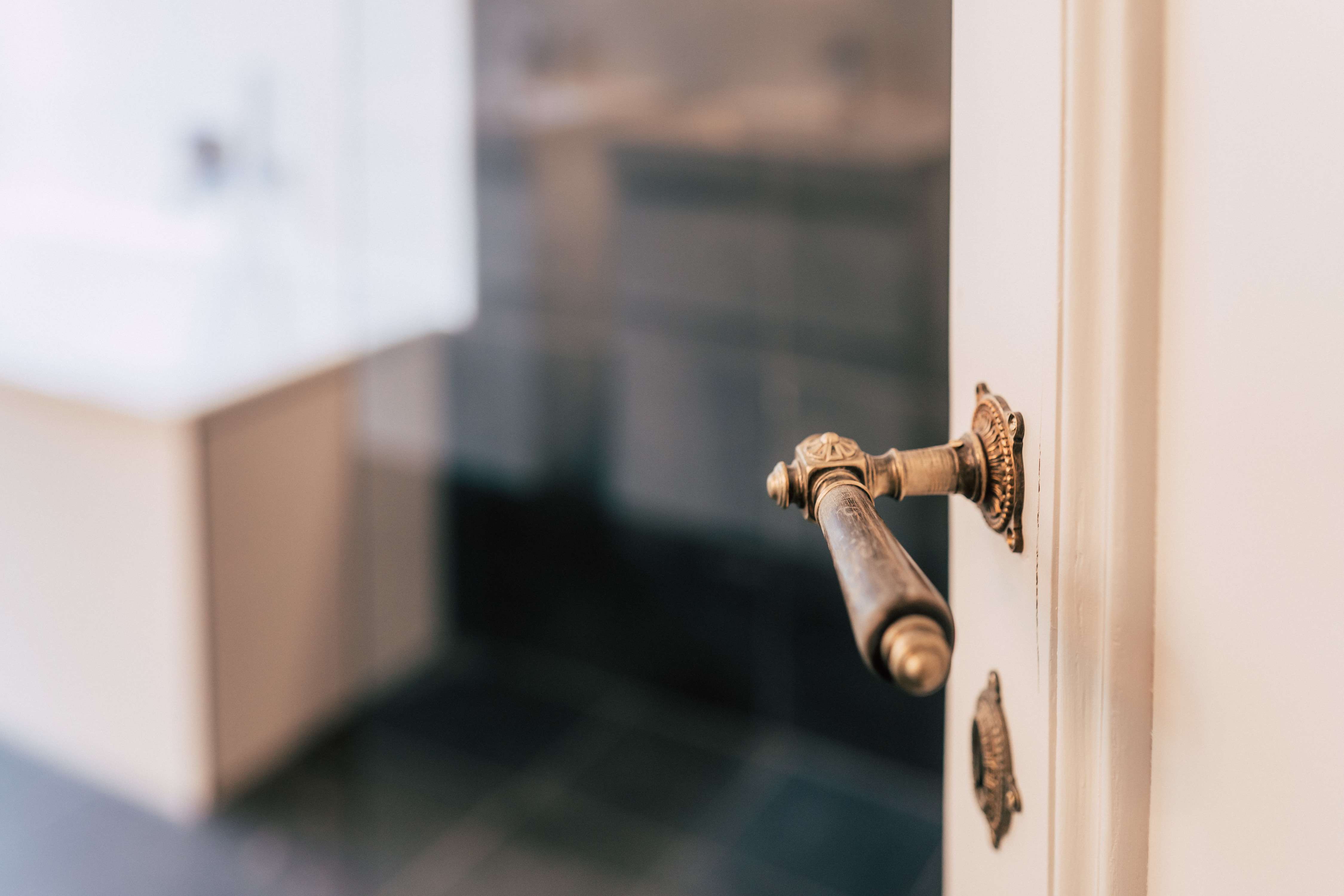 Thumbnail-Wohnung zum Mieten in Halle 2.335,00 € 190 m²