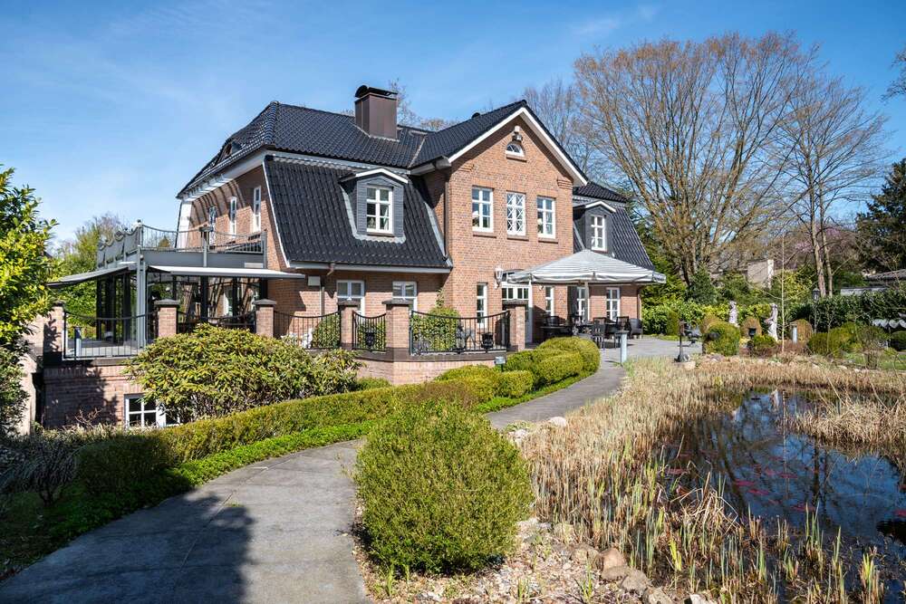 Thumbnail-Haus zum Kaufen in Hamburg Wellingsbüttel 3.147.000,00 € 350 m²
