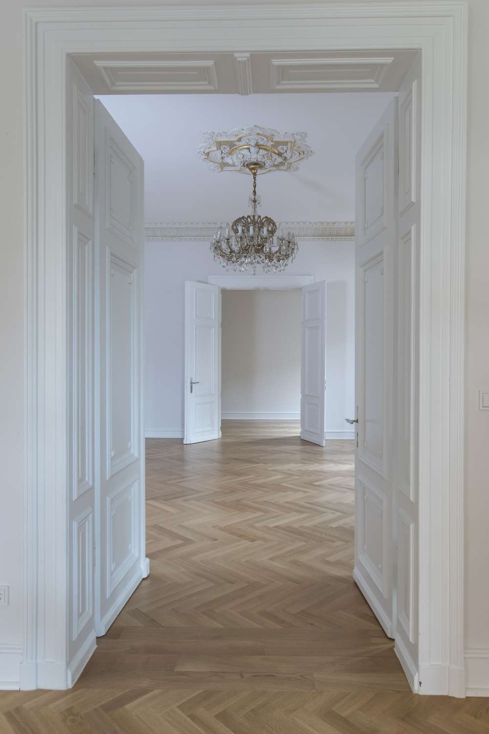 Thumbnail-Wohnung zum Mieten in Wiesbaden 3.825,00 € 236.1 m²