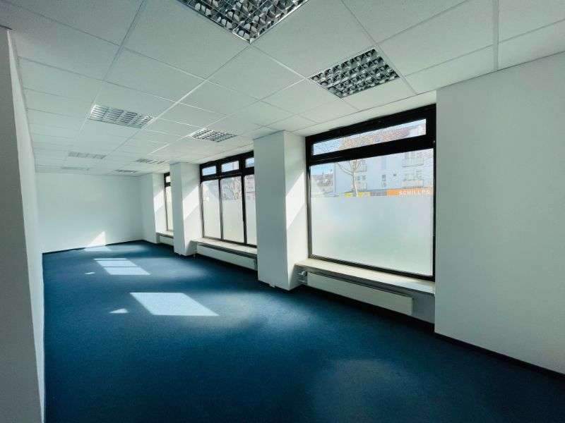 Thumbnail-Büro in Neutraubling 4.092,96 € 511.62 m²