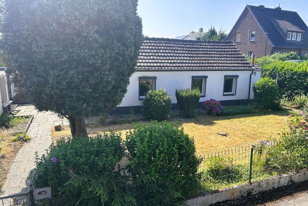 Thumbnail-Haus zum Kaufen in Meerbusch Lank-Latum 290.000,00 € 90 m²