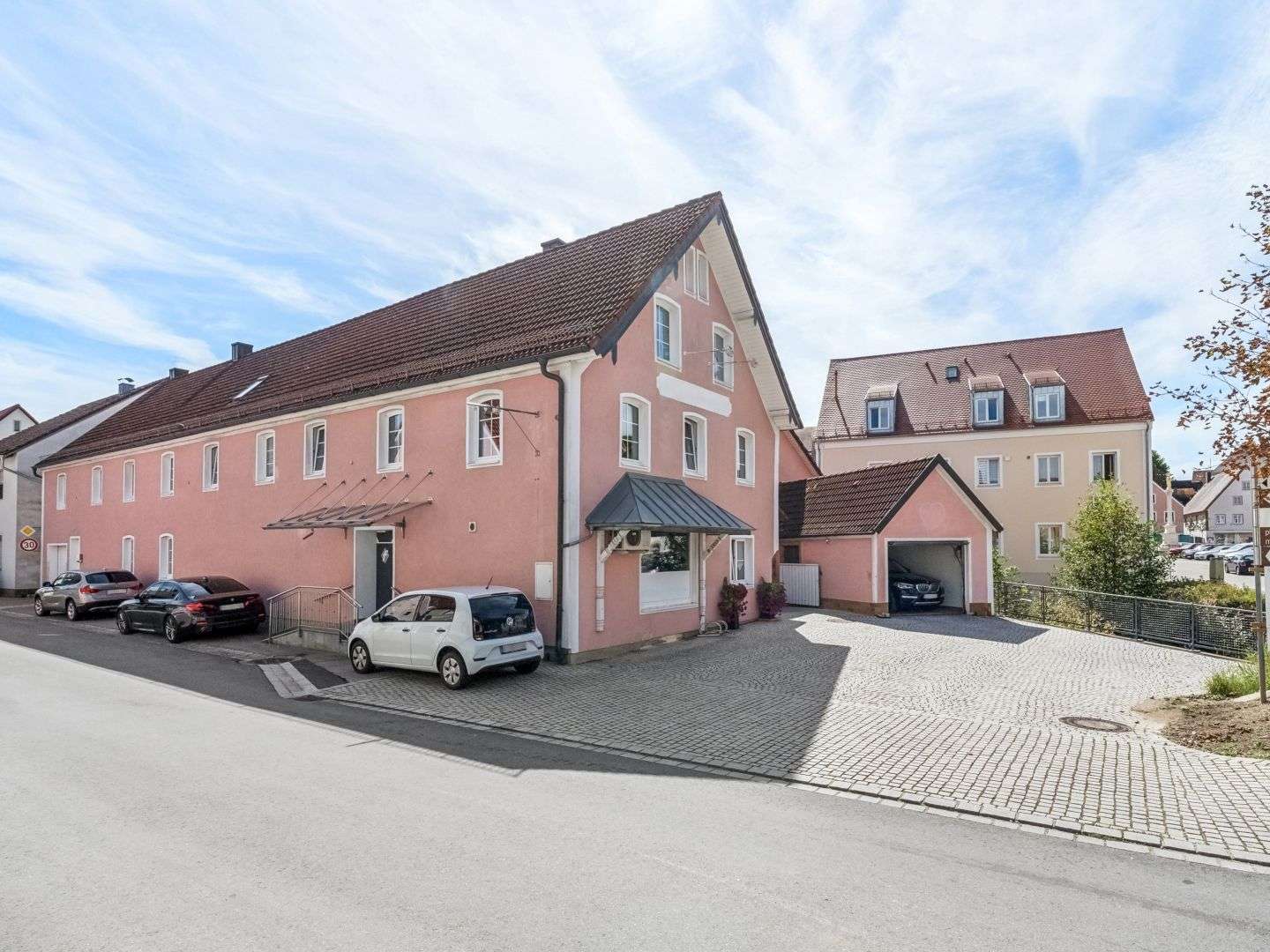 Thumbnail-Haus zum Kaufen in Siegenburg 790.000,00 € 305.64 m²