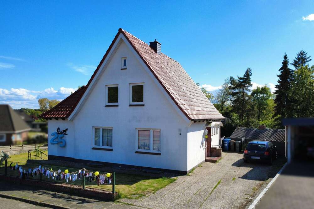Thumbnail-Haus zum Kaufen in Cadenberge 169.000,00 € 98.53 m²