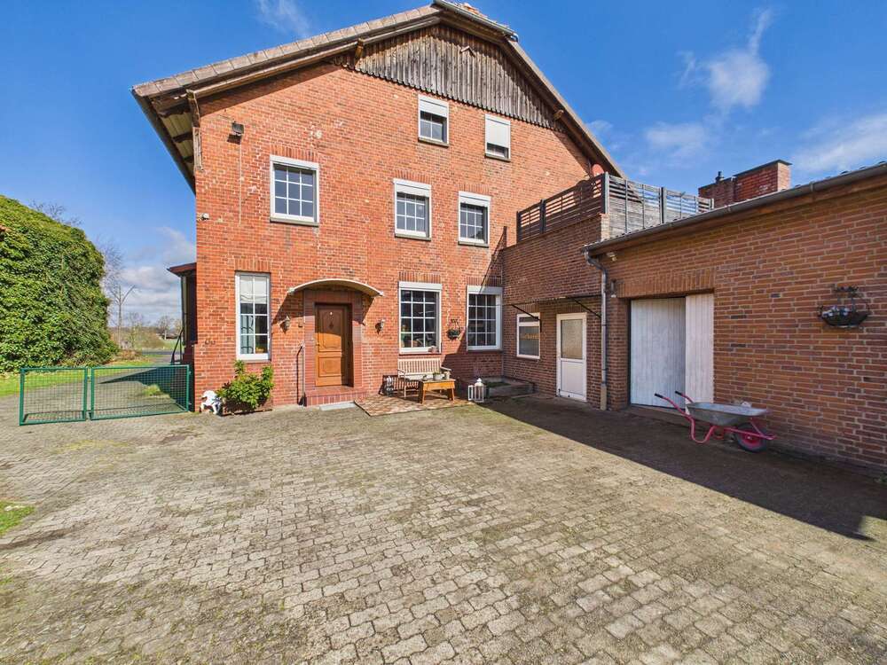 Thumbnail-Haus zum Kaufen in Uelzen 272.000,00 € 250 m²