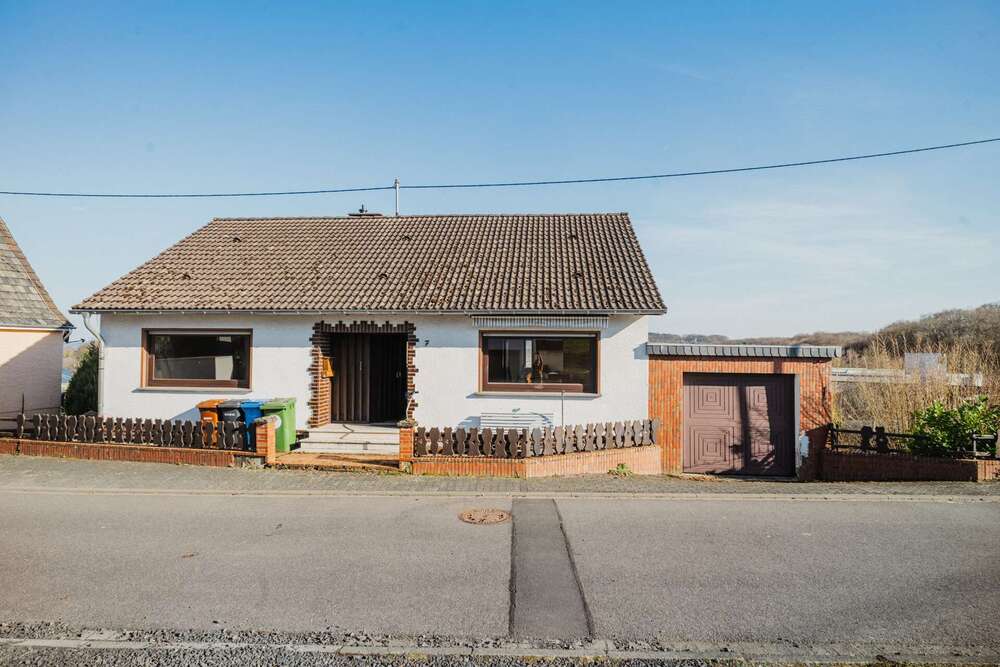 Thumbnail-Haus zum Kaufen in Vettelschoß 240.000,00 € 180 m²