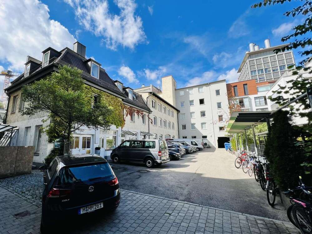 Thumbnail-Halle in München 1.400,00 € 130 m²