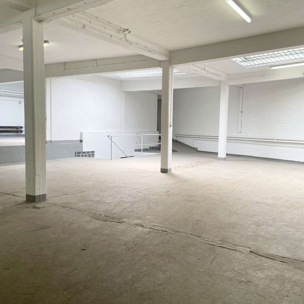 Thumbnail-Halle in Düsseldorf 2.400,00 € 340 m²