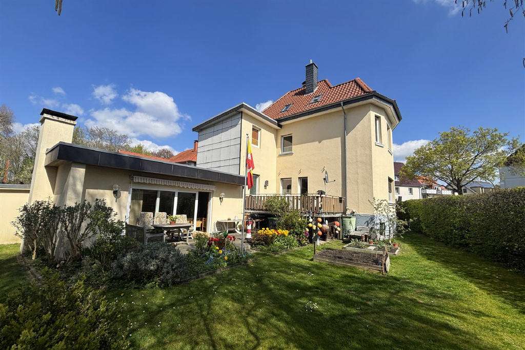 Thumbnail-Haus zum Kaufen in Lage 350.000,00 € 211.61 m²