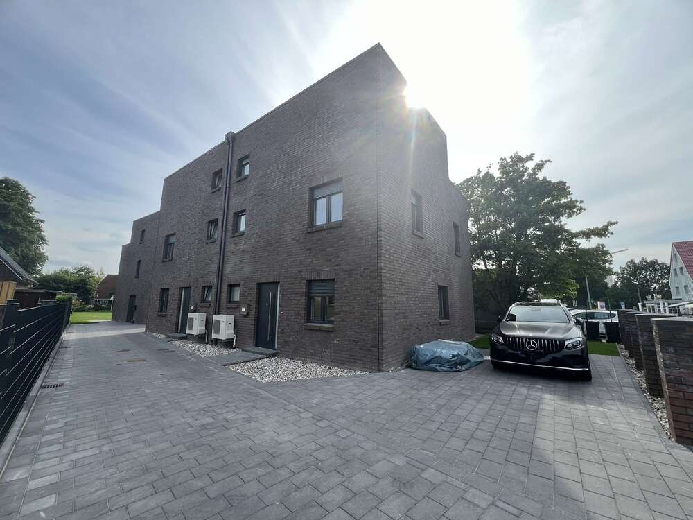 Thumbnail-Haus zum Mieten in Norderstedt 2.480,00 € 148 m²