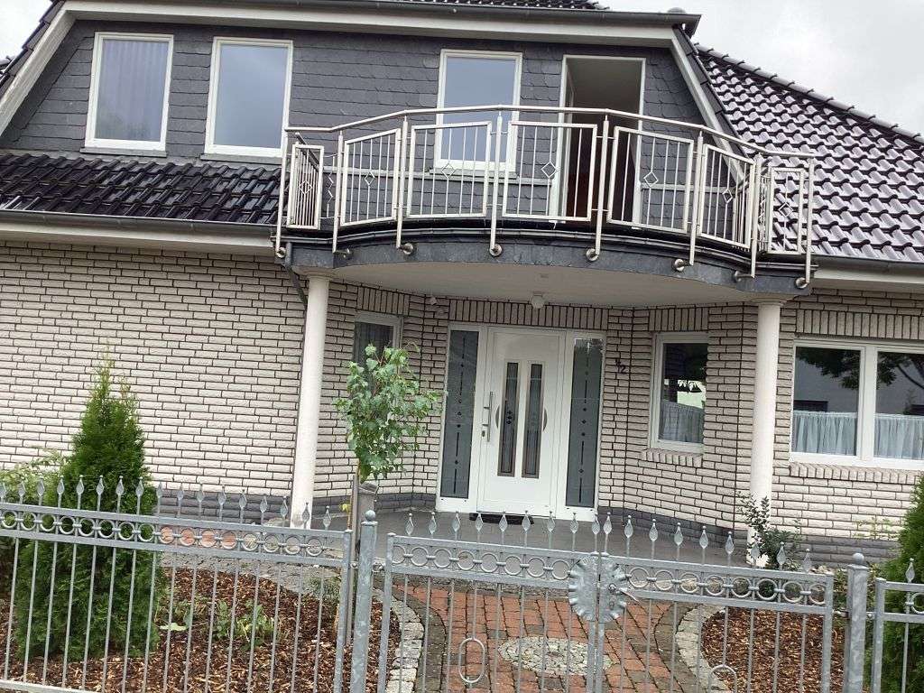 Thumbnail-Wohnung zum Mieten in Celle-Wietzenbruch 900,00 € 118 m²