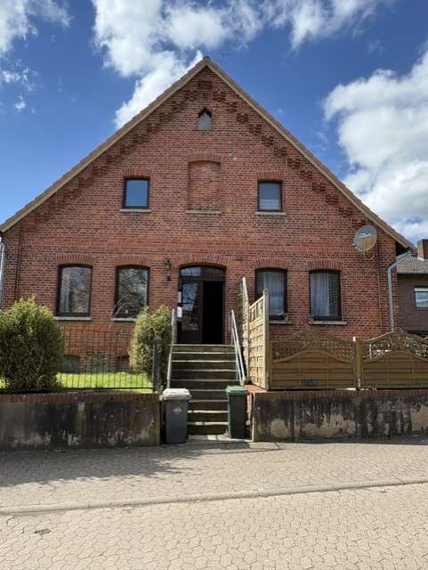 Thumbnail-Haus zum Kaufen in Hameln 120.000,00 € 201.31 m²