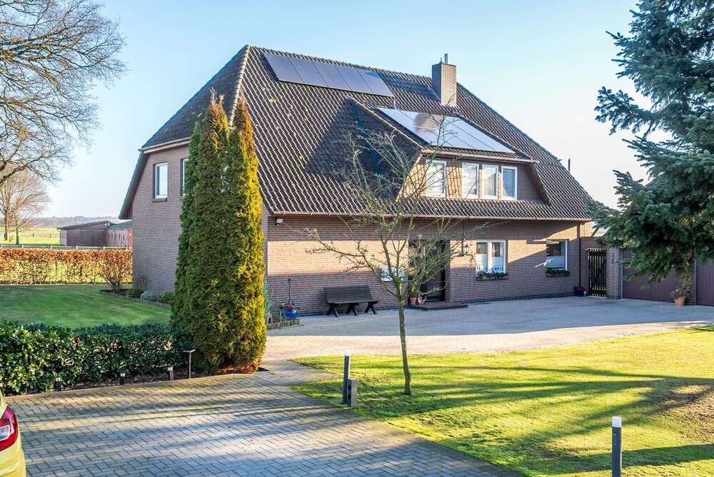 Thumbnail-Haus zum Kaufen in Hatten 579.000,00 € 272 m²