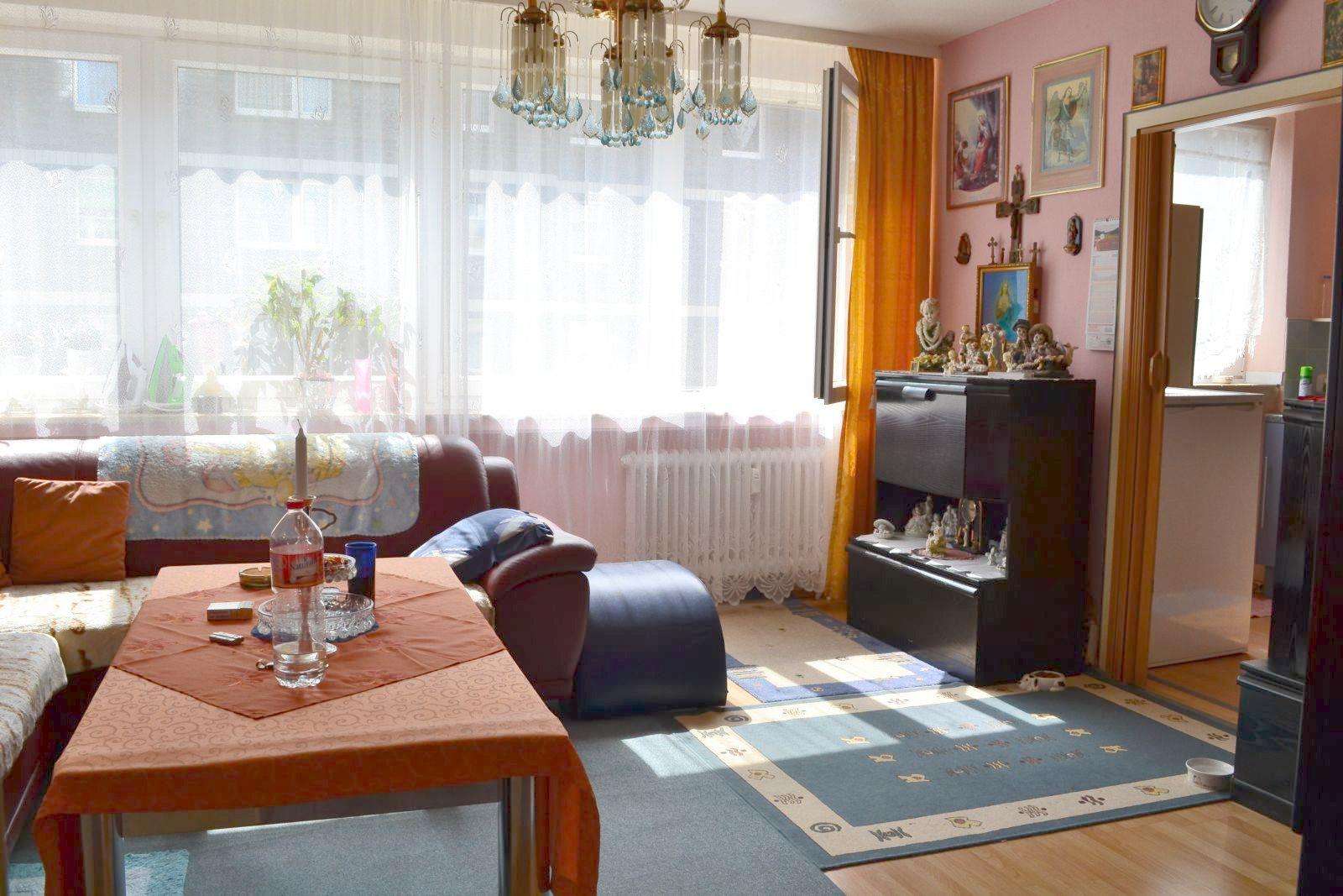 Thumbnail-Wohnung zum Kaufen in Düsseldorf 215.000,00 € 76 m²