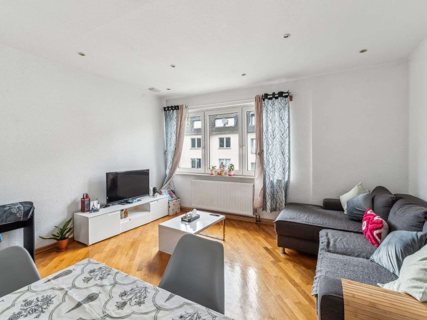 Thumbnail-Wohnung zum Kaufen in Düsseldorf 250.000,00 € 70.83 m²