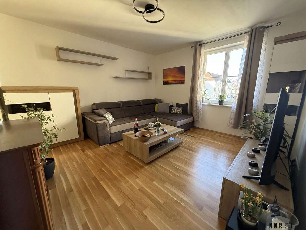 Thumbnail-Wohnung zum Kaufen in Leipzig 190.000,00 € 79 m²