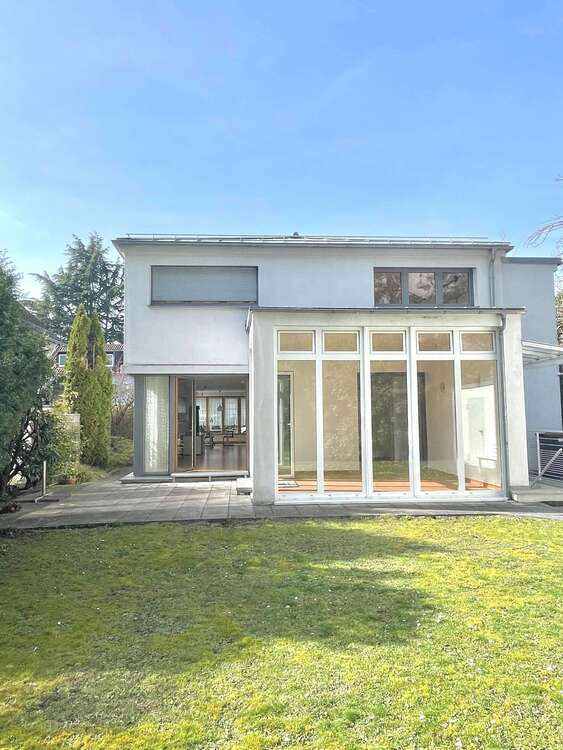 Thumbnail-Haus zum Kaufen in Frankfurt 980.000,00 € 313.43 m²