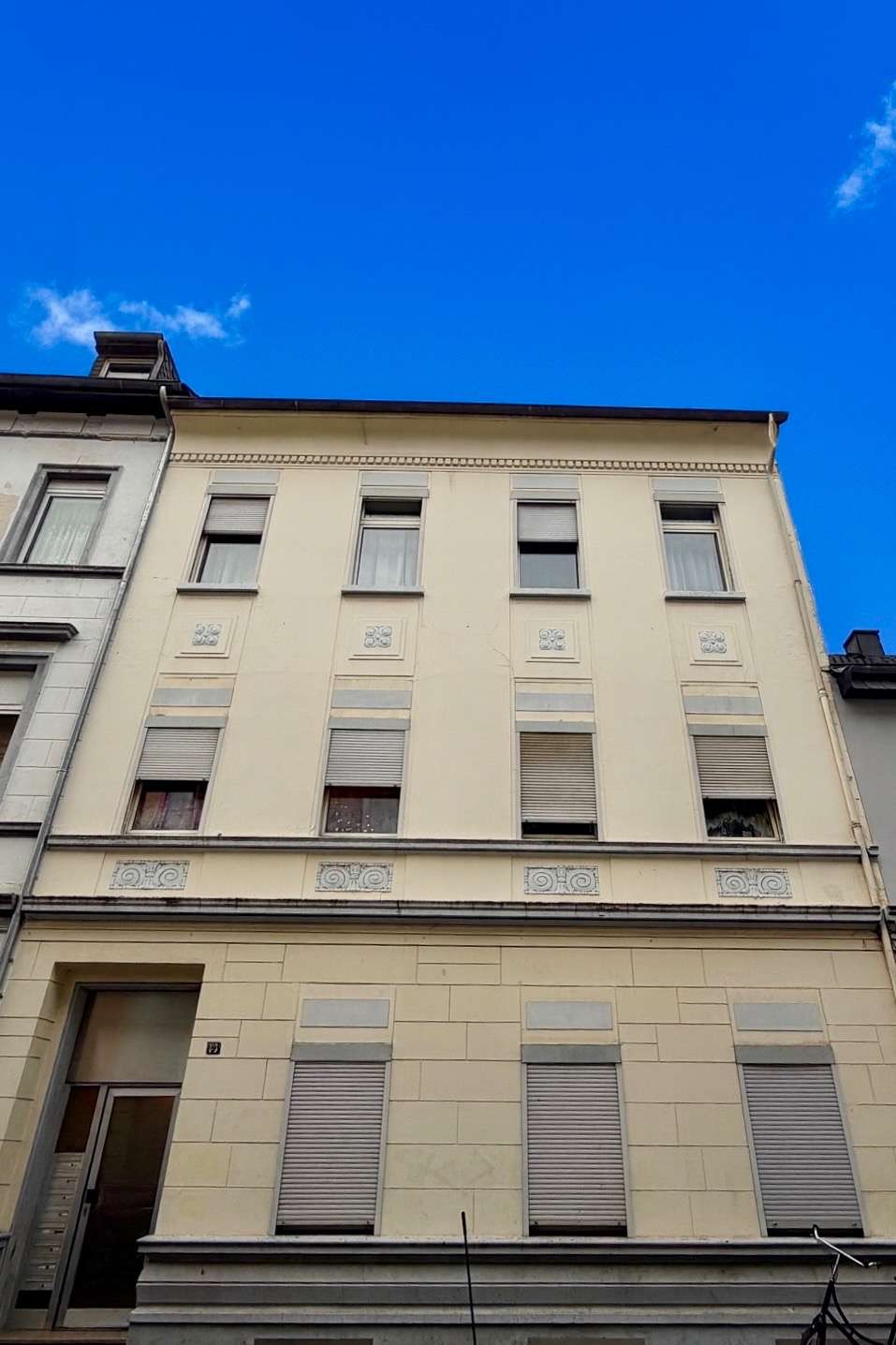 Thumbnail-Haus zum Kaufen in Krefeld 549.000,00 € 392.25 m²