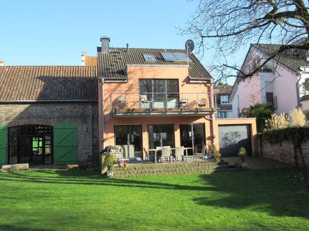 Thumbnail-Haus zum Mieten in Düsseldorf 2.850,00 € 147 m²