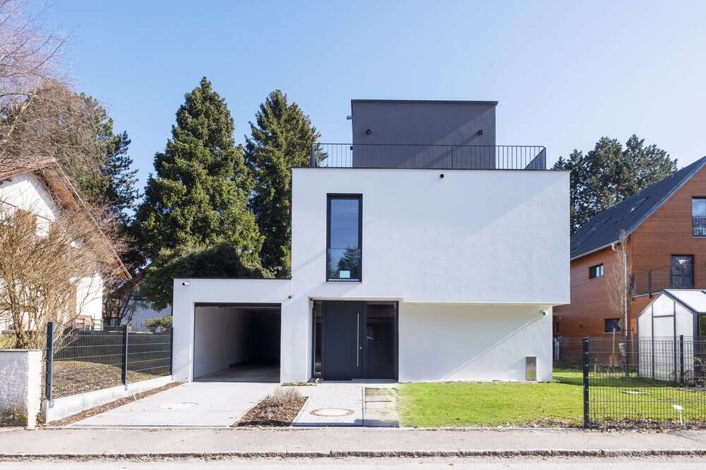 Thumbnail-Haus zum Kaufen in München 2.350.000,00 € 250 m²